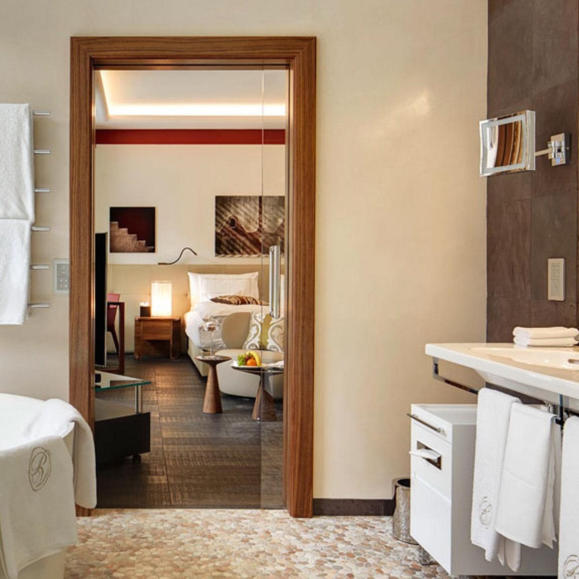 Junior Suite La Coopérative – Dine Gallery