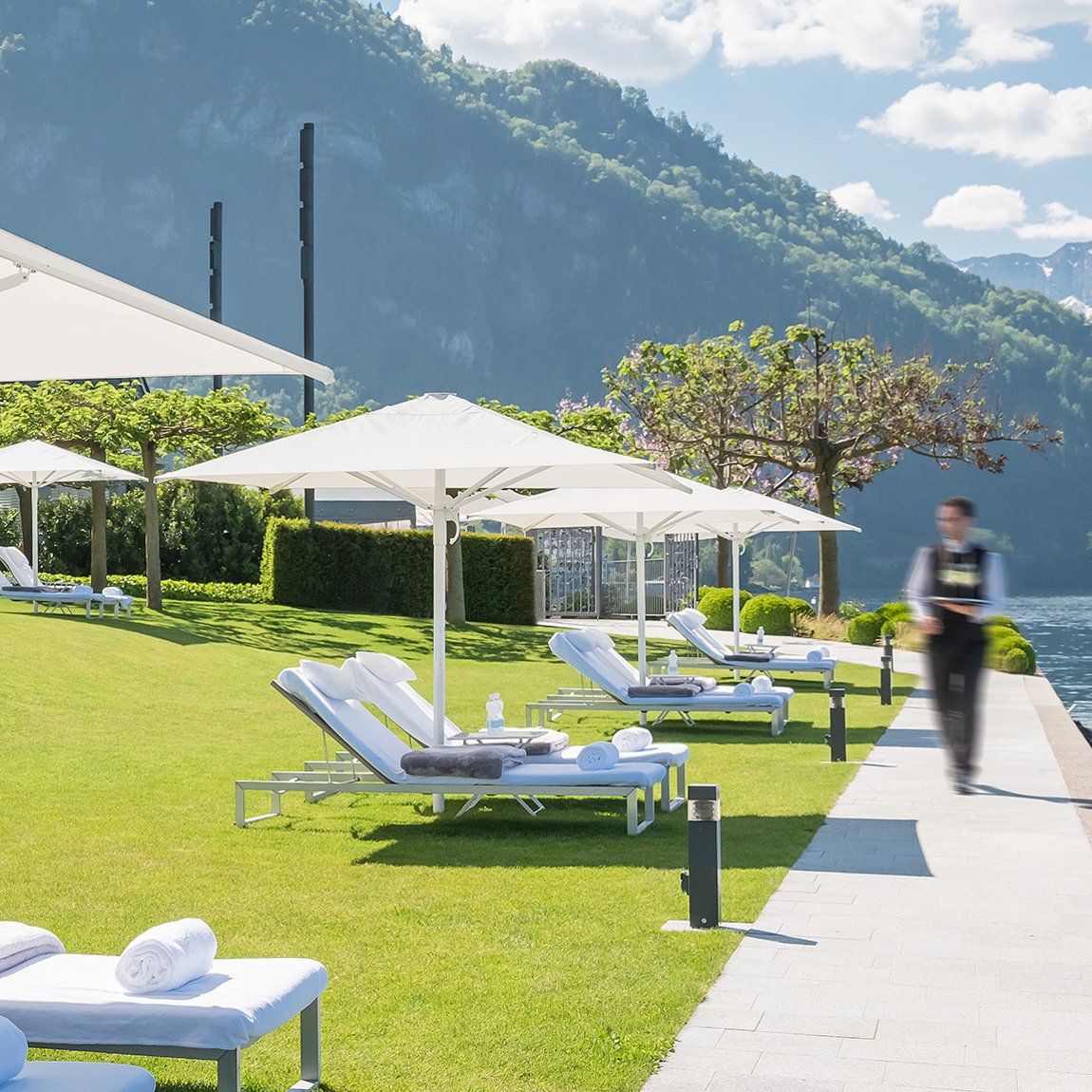  Health & Beauty – Lawn for sunbathing with service