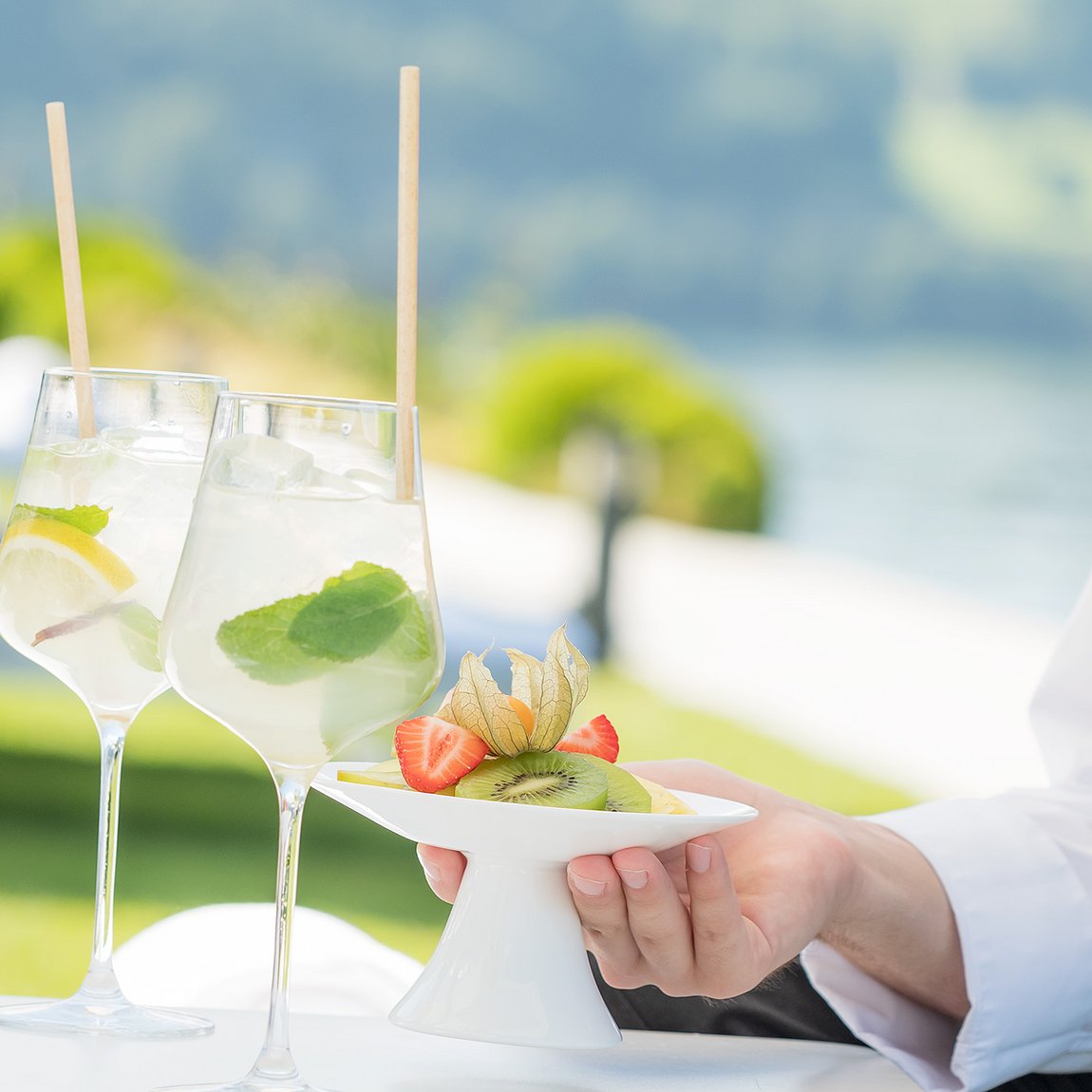  Health & Beauty – Lawn for sunbathing with service