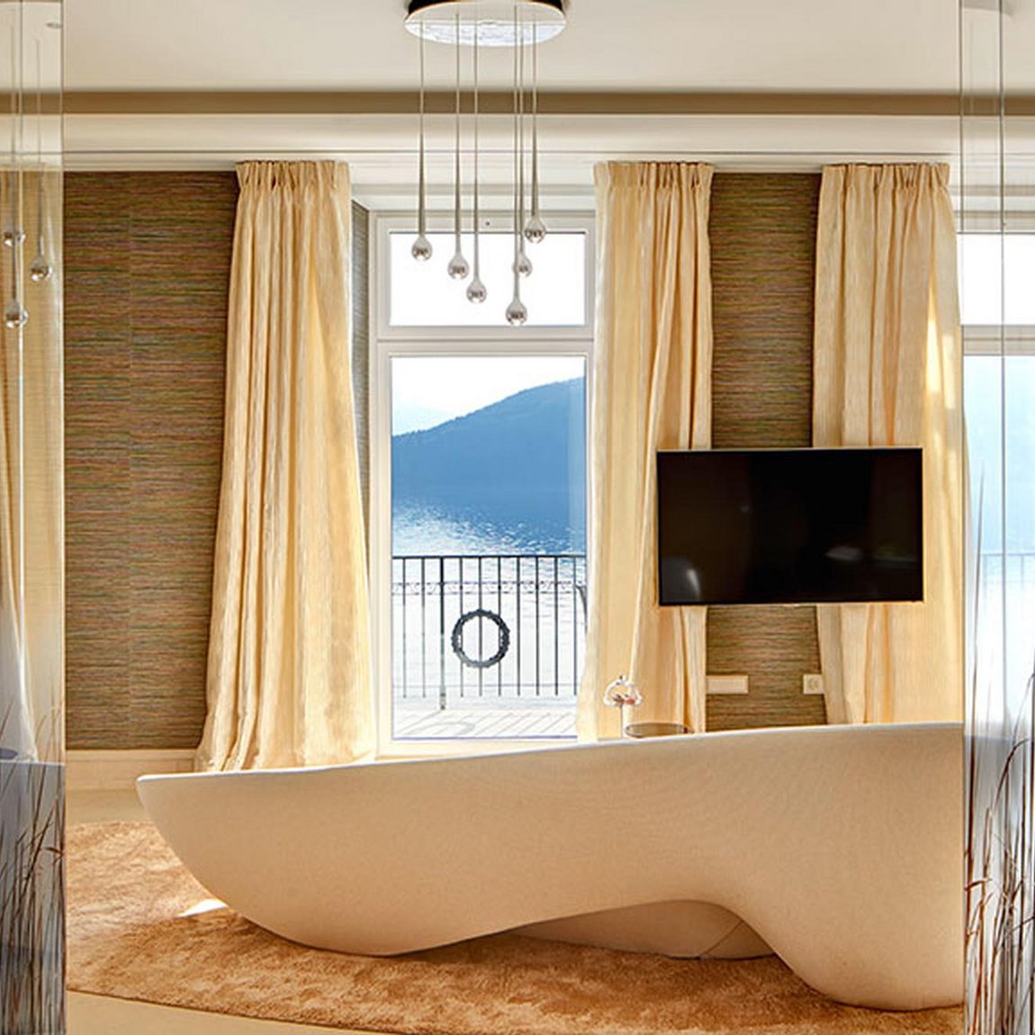 Residence Focus – Dine Gallery – Separate bathtub with a view