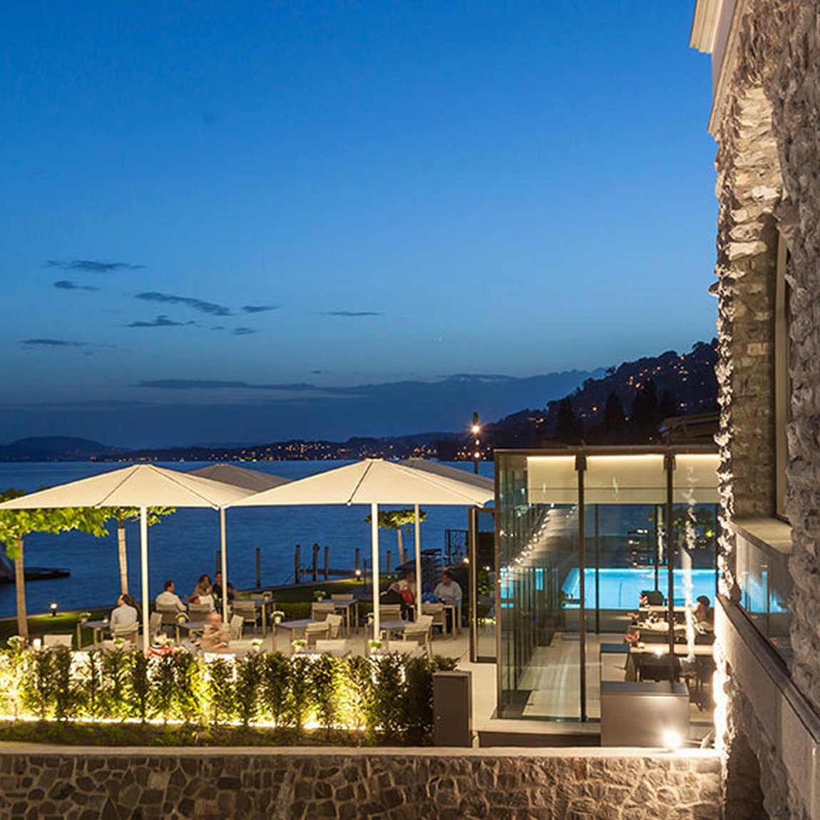 Park Hotel Vitznau – PRISMA Terrace in the evening